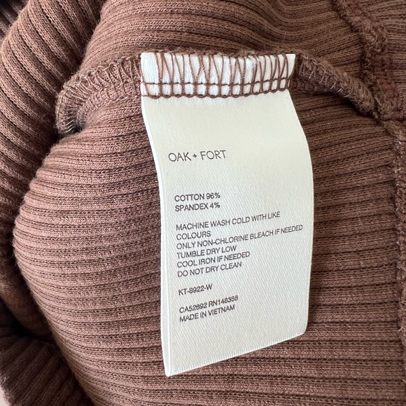 Oak and Fort Ribbed Cropped Slim Fit Seamless Crewneck Waist-length Tank Top - Picture 7 of 7